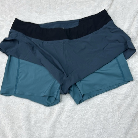 ON women’s Running shorts - Picture 7 of 10